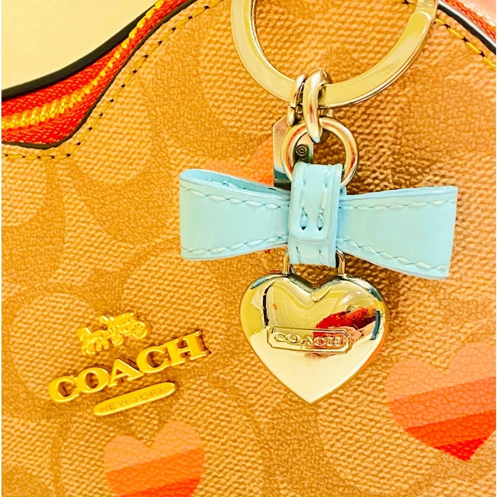 Coach heart keychain - Picture 2 of 7